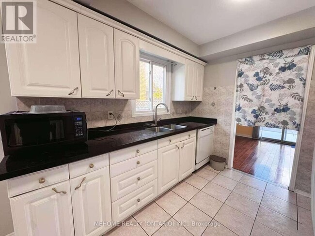 Building Photo - 2673 Credit Valley Rd