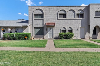 Building Photo - 225 N Standage