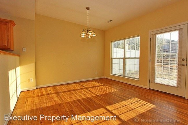 Foto del edificio - 2858-2858 Larkspur Ct