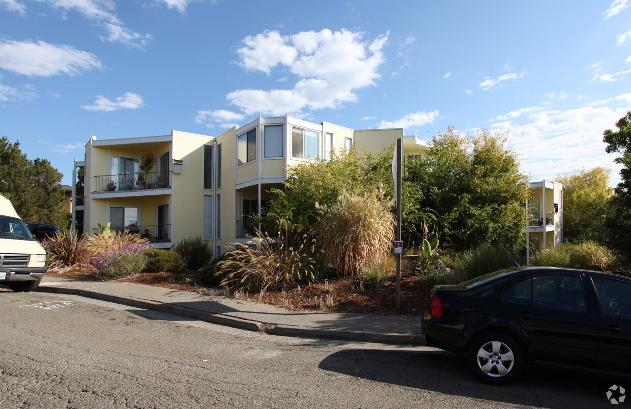 Primary Photo - 213 Lower Via Casitas