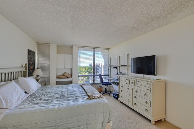 Foto del edificio - 7754 Lakeside Blvd