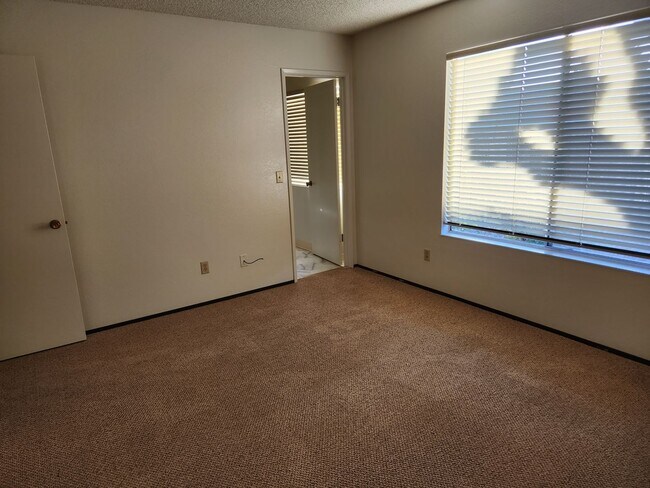 Foto del edificio - 5345 Eagan Ct