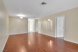 Building Photo - 714 111th Ave N