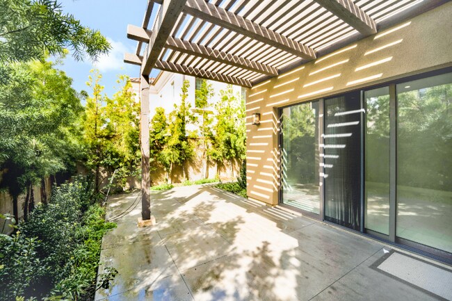 Building Photo - 129 Lomita
