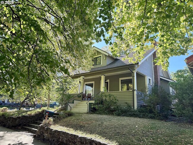 Foto del edificio - 1702 Cedar St