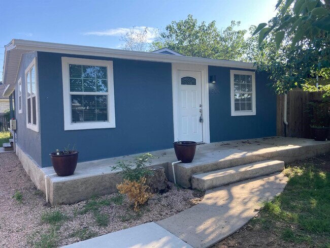 Building Photo - 1506 Arrow Head Trail