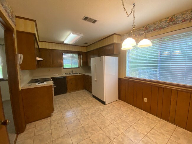 Building Photo - 912 Dyson Dr