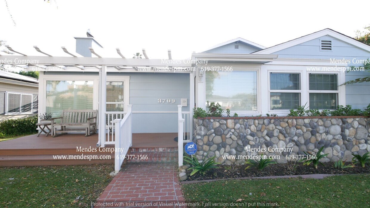 Primary Photo - Stunning 5 bedroom/ 3 bathroom Two Story H...