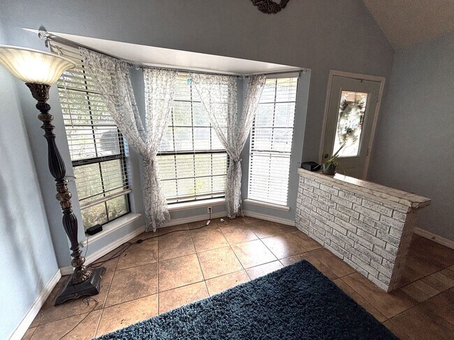 Foto del edificio - Rare Find in Haughton on double lot with H...