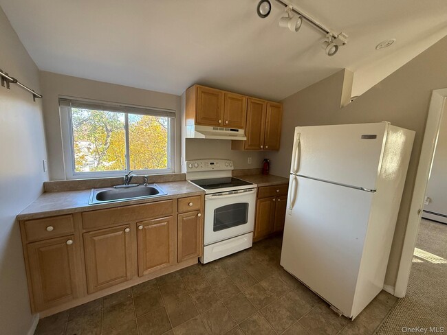 Building Photo - 160 Laurel Ave