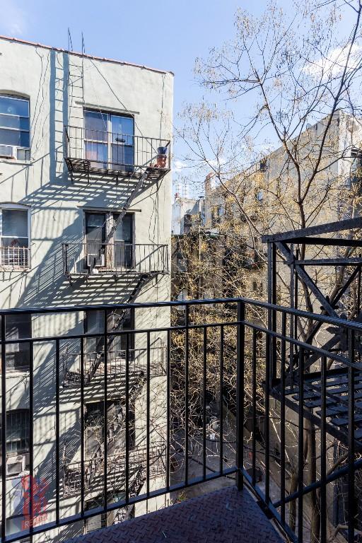 Building Photo - 248 Mott St