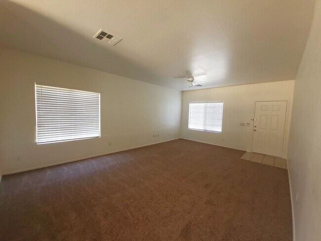 Building Photo - NICE AND AFFORDABLE TOLLESON HOME!