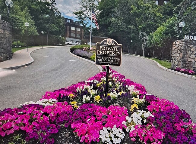 Foto del edificio - 1008 Paradise Rd