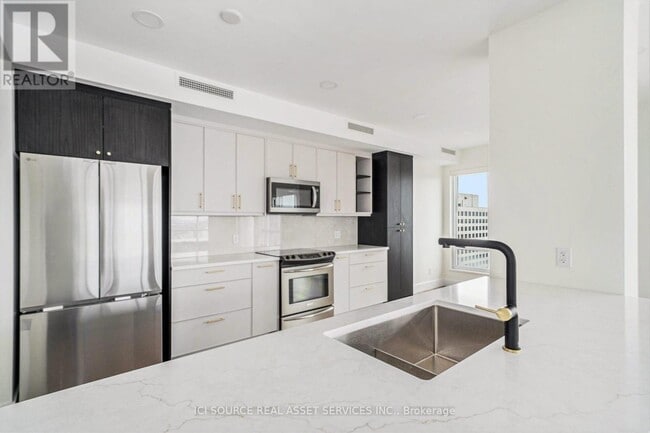 Photo du bâtiment - 1701-200-2200 Rideau St