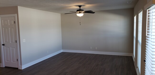 Building Photo - 744 Bellezza St