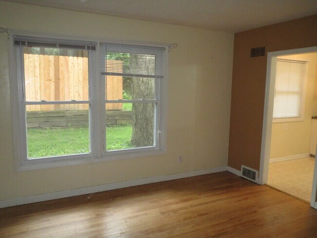 Foto del edificio - 1409/1411 E. Court