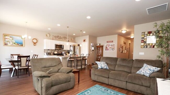 Building Photo - Charming Loveland 3-Bedroom Ranch with Modern Upgrades on a Large Cul-de-Sac Lot
