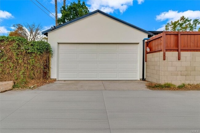 Foto del edificio - 22136 Gilmore St