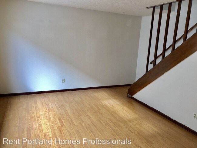 Building Photo - 521 NE 75th Ave