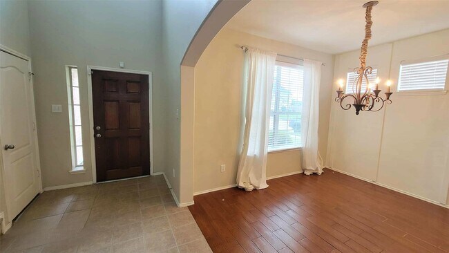 Foto del edificio - 2105 Kingwood Dr