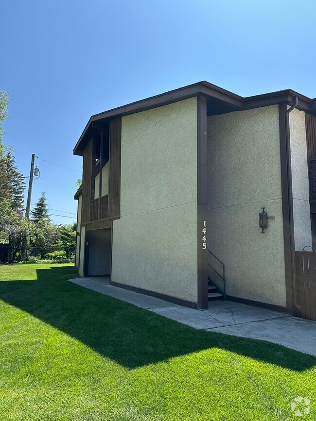 Building Photo - 1445 Vega Cir