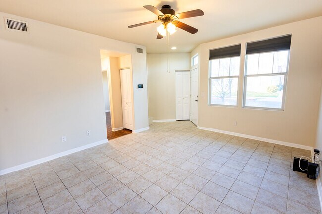 Foto del edificio - 3 bed 2 bathroom