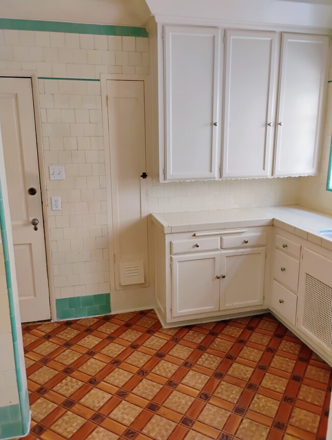Kitchen - 5770 W 8th St