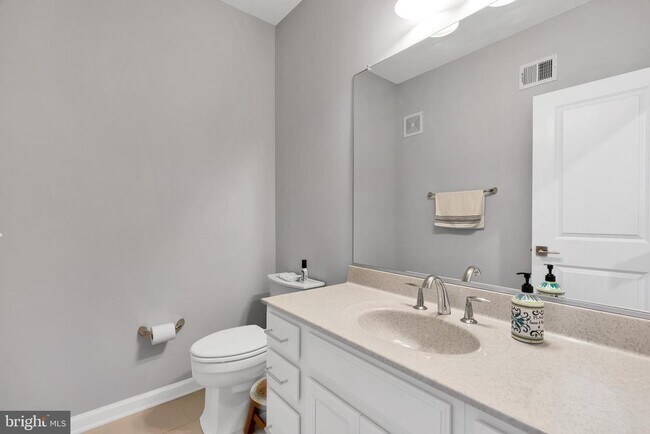 Building Photo - 23235 Milltown Knoll Square