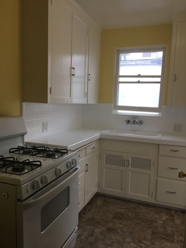 Building Photo - 4054