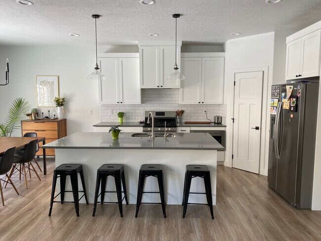 kitchen - 5444 N Meadow Lark Ln