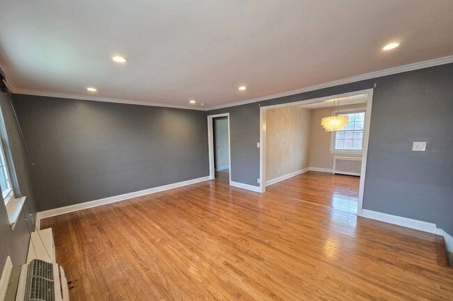 Building Photo - 112 Darwin Ave