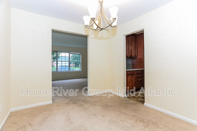 Building Photo - 475 Crisfield Dr
