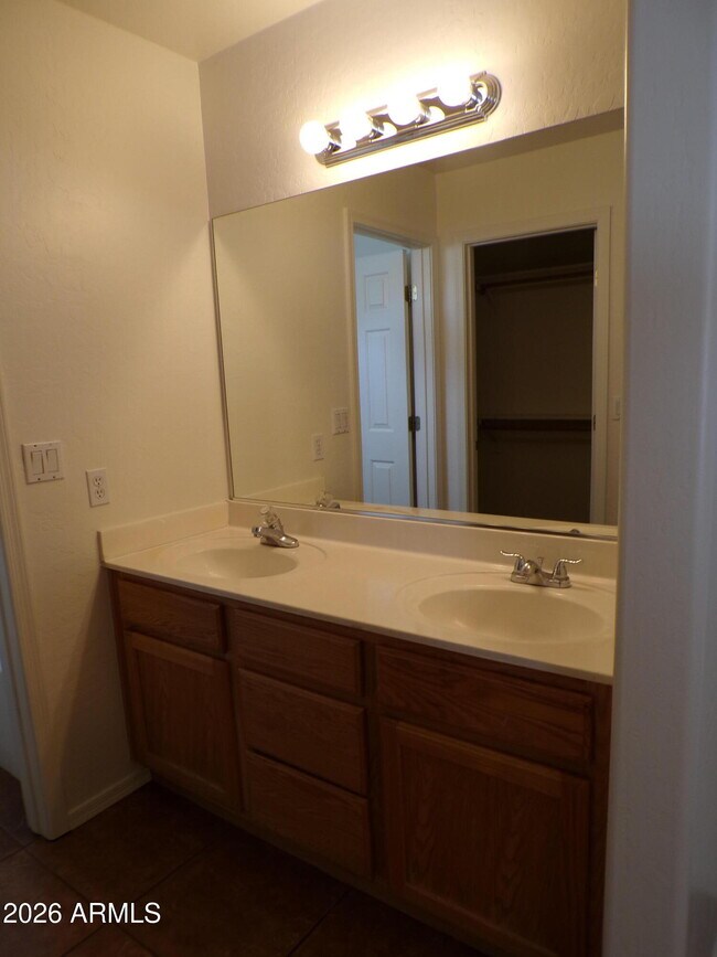 Building Photo - 610 S Azure Dr