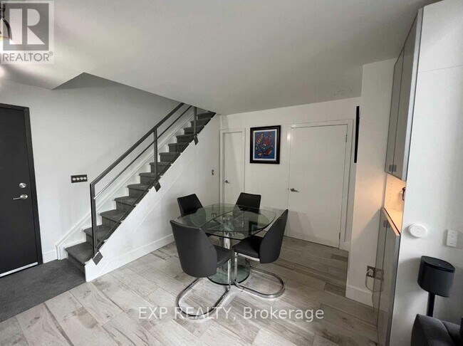 Photo du bâtiment - 637 Lake Shore Blvd W