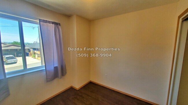 Foto del edificio - Super convenient 3 bed, 3 bath available NOW