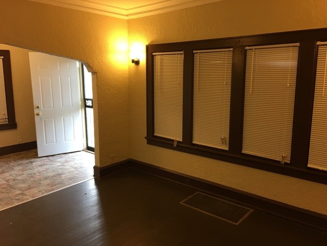 2 Bedrooms For Rent South Milwaukee