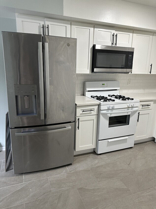 Foto principal - 598 Belmont Ave