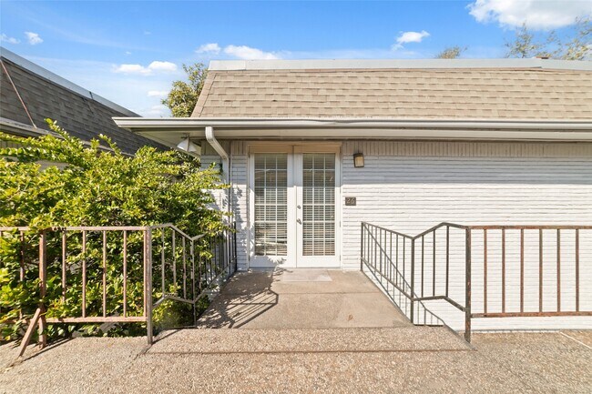 Foto del edificio - 3300 Yorktown St