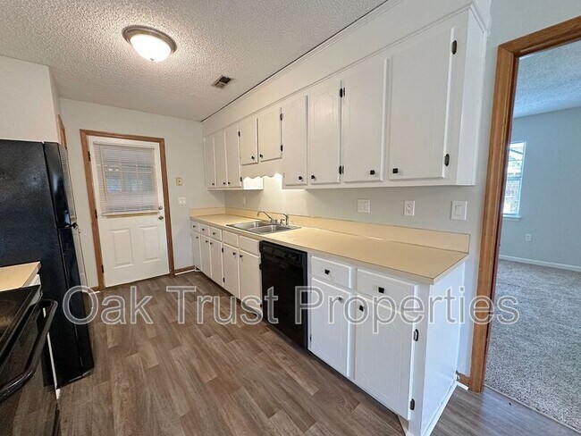 Foto del edificio - 7643 Buck Pond Rd