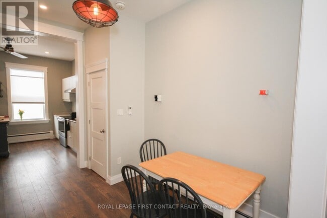 Building Photo - 19 Peter St S