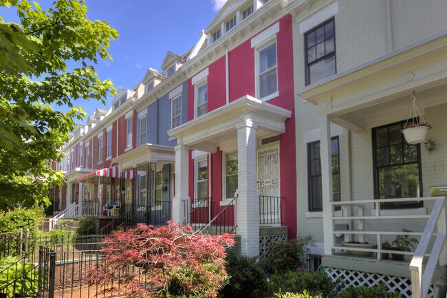 Building Photo - 770 Hobart Pl NW