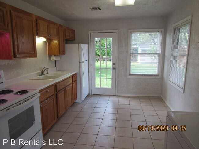 Foto del edificio - 3 br, 1.5 bath House - 2608 SW Cornell Avenue