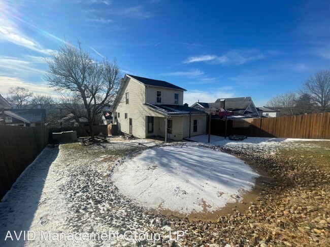 Building Photo - 3 br, 1 bath House - 1627 Larch Ave