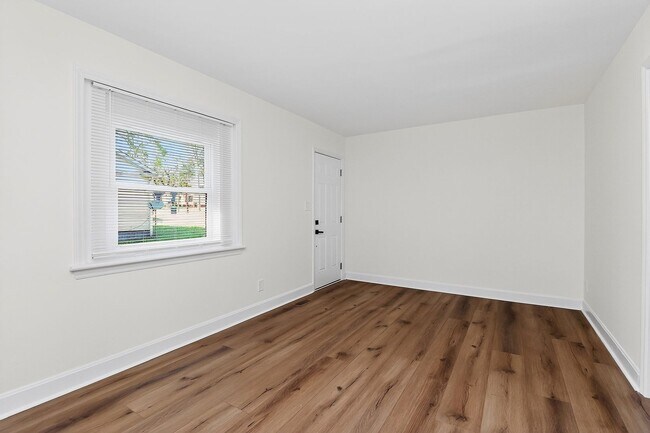 Building Photo - Cozy 2 Bedroom Duplex In NoDa Area