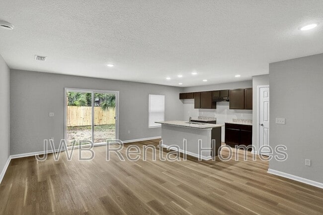 Foto del edificio - 1451 W 15th St