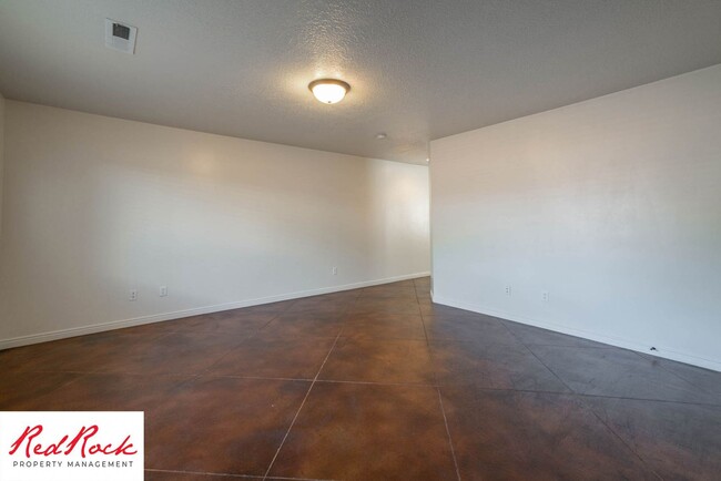 Foto del edificio - DOG-FRIENDLY 3 Bedroom Townhome with INTER...