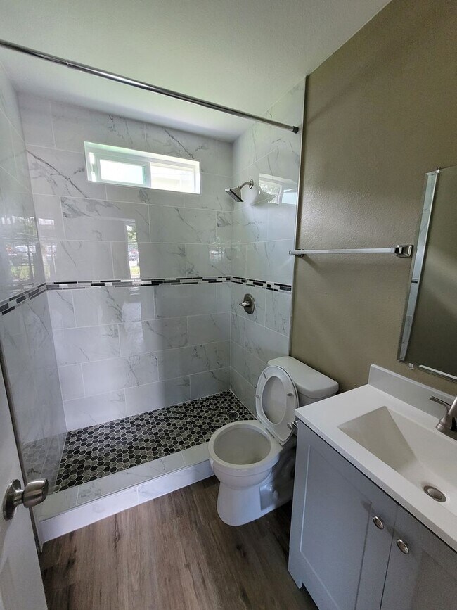Foto del edificio - 3 bedroom 1 bath Duplex in Hilo