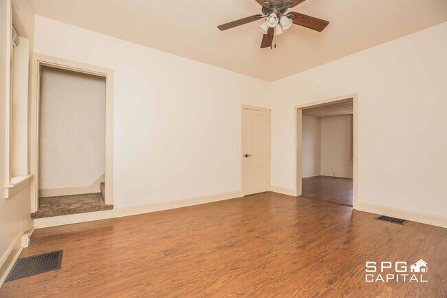 Foto del edificio - 126 E Chestnut St