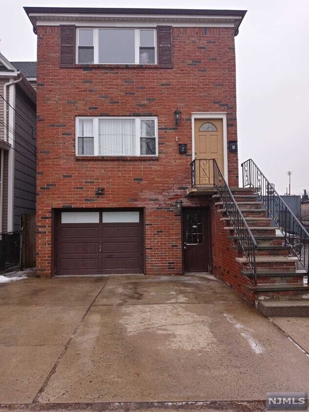 Primary Photo - 200 Oak St