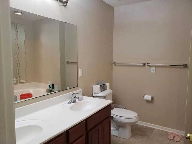 Building Photo - 4 br, 3.5 bath House - 4994 Archer Lane N